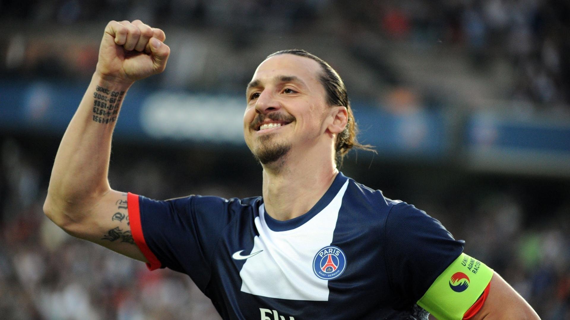 梅西梅开二度助迈阿密国际逆转取胜，球迷沸腾见证传奇时刻