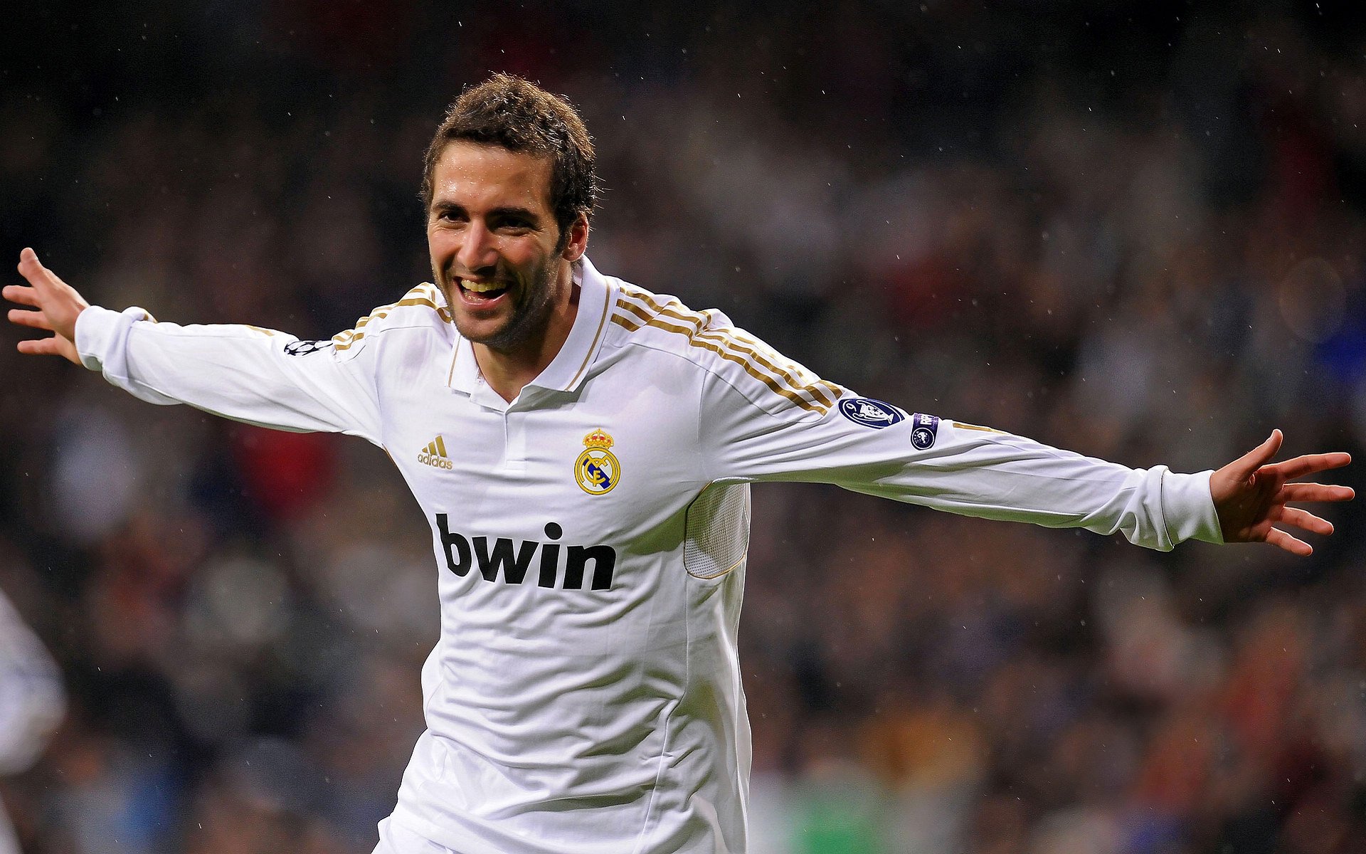 中国短道速滑队世锦赛斩获两金一银 年轻小将表现亮眼